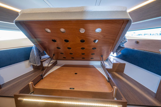 Gran Turismo 36 IB - storage under the master cabin bed