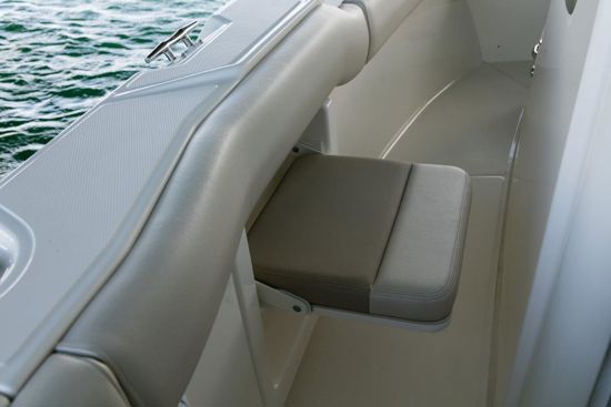 Outrage 280 fold-down seat