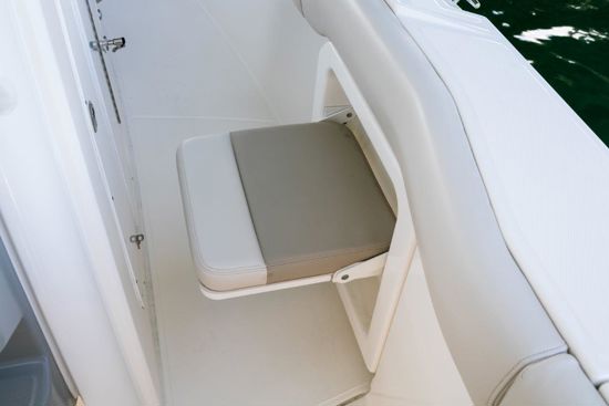 Outrage 280 fold-down seat