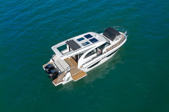 Beneteau-Antares-11-OB-coupe-view-from-above-with-open-side-terrace