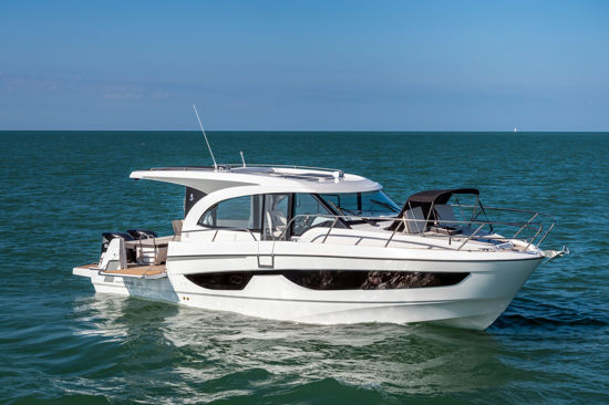 Beneteau-Antares-11-OB-coupe-with-open-side-terrace