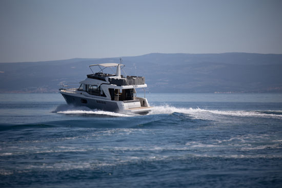 Swift Trawler 41 krmeni pogled na moru