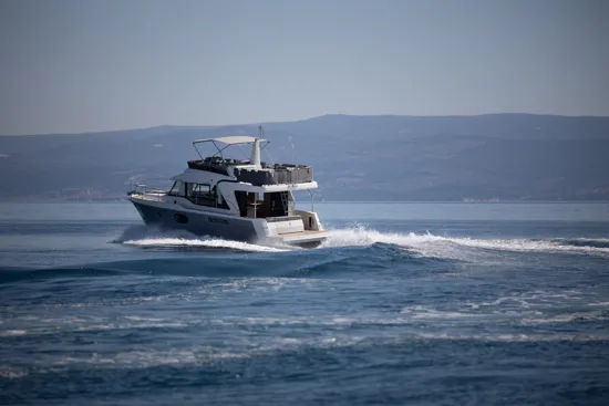Swift Trawler 41 krmeni pogled na moru