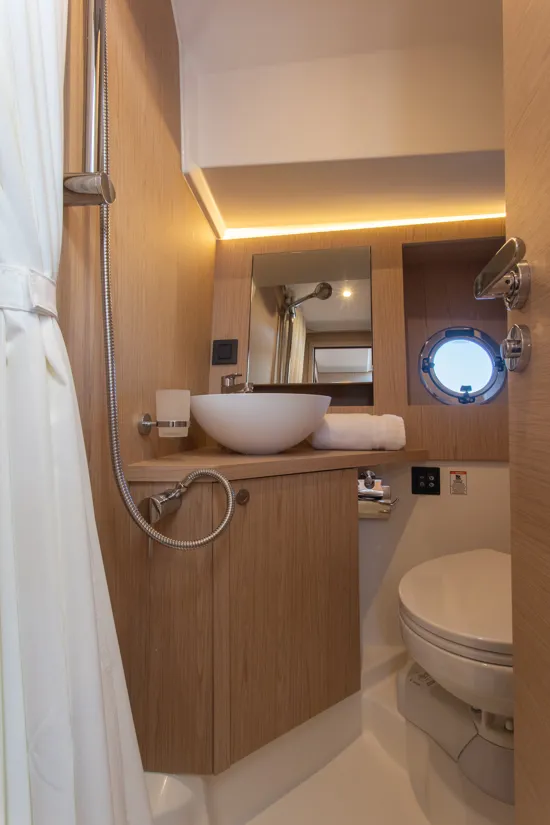 Swift Trawler 41 kupatilo kabine za goste