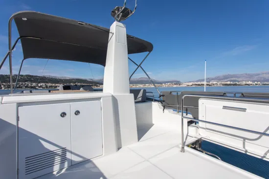 Swift-Trawler-41 flybridge hladnjak frižider