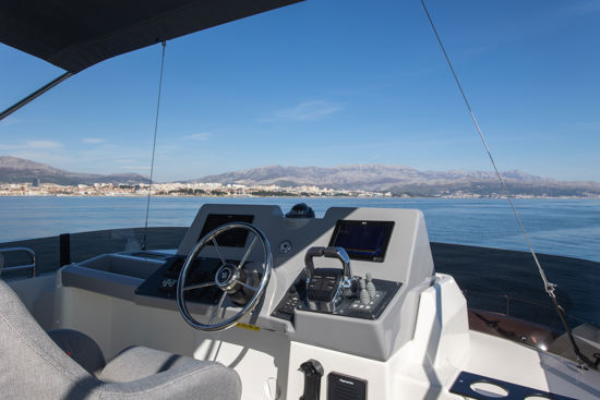 Swift-Trawler-41 flybridge volan bimini tenda