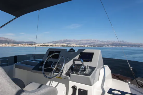 Swift-Trawler-41 flybridge volan bimini tenda