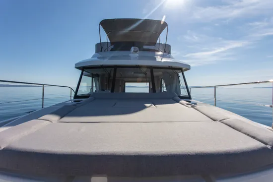 Swift-Trawler-41 sunčališni pramčani jastuk 