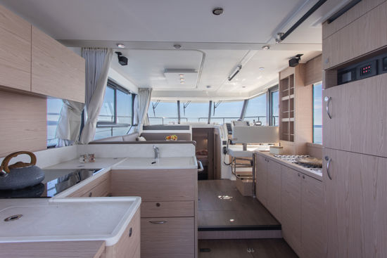 Swift-Trawler-41 kuhinja kuhinjski ormari
