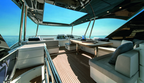 MCY 66 - flybridge