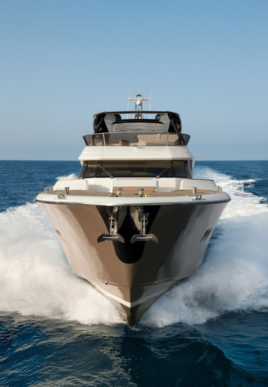 MCY 86 speeding (view of the bow)