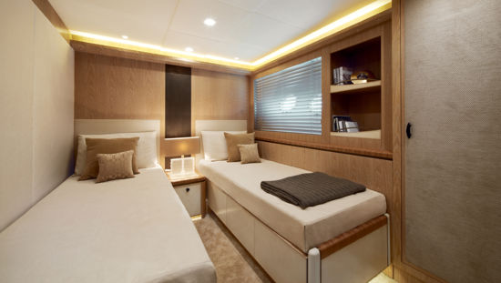 MCY 86 guest cabin