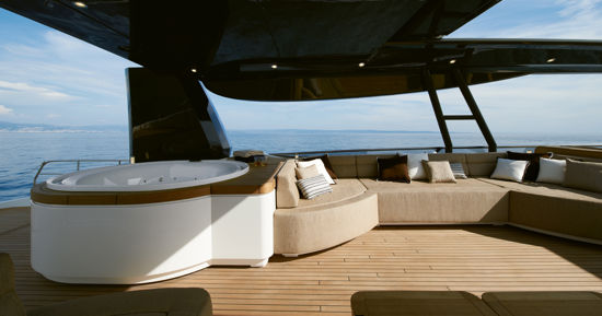 MCY 86 lounge area on the flybridge