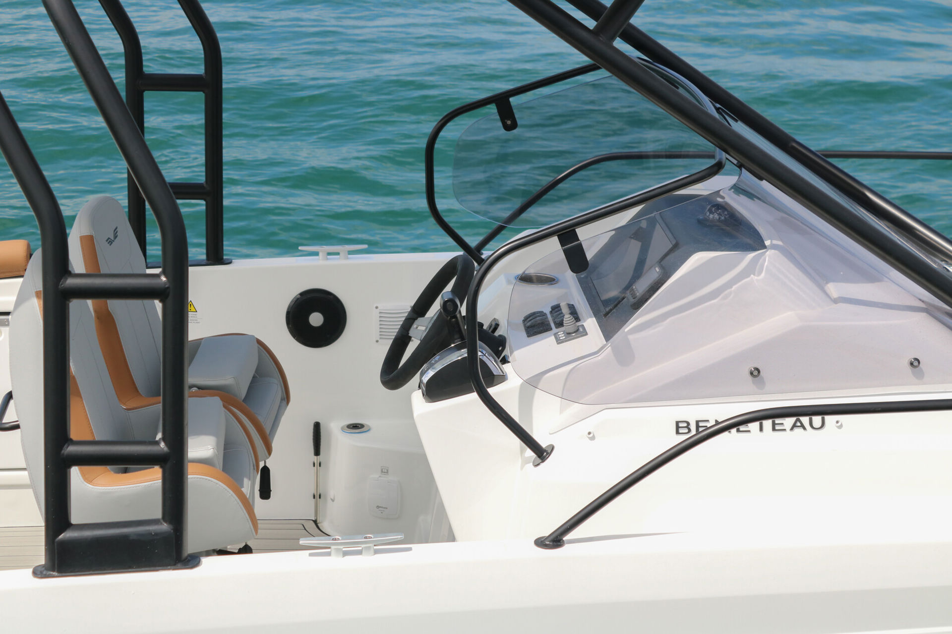 Flyer 8 Sundeck