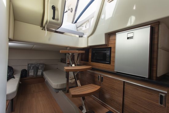 Sea-Ray-Sundancer-320-OB-twin-berths-convertible-to-queen-sized-berth