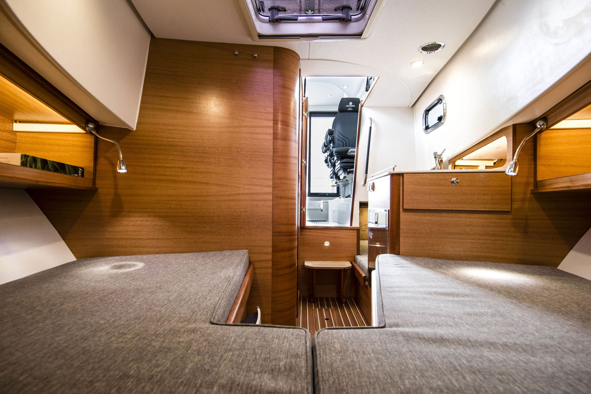 PARAGON YACHTS 31 Cabin