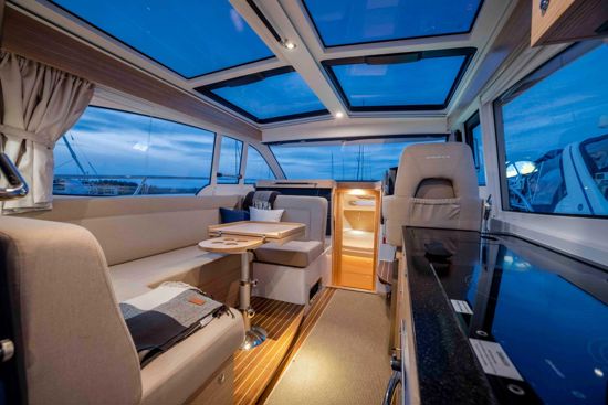 nimbus-coupe-cruiser-365-coupe-interior-living-space-at-night