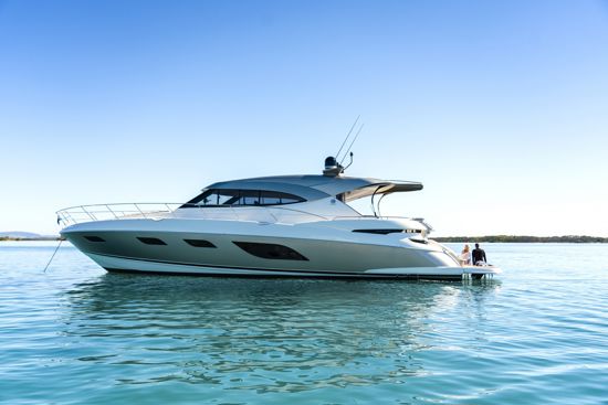 riviera-sport-yacht-6000-port-side-view