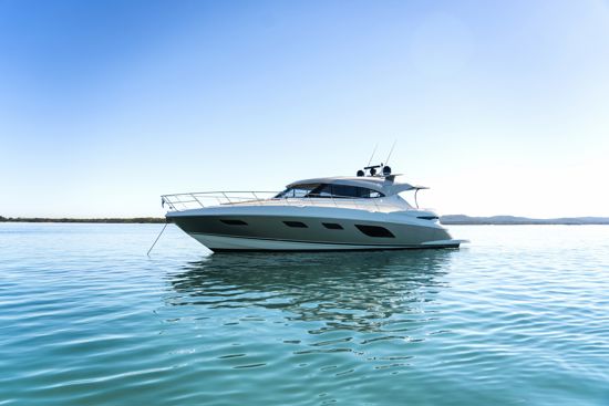 anchored-riviera-sport-yacht-6000