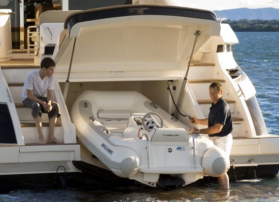 riviera-sport-yacht-6000-tender-garage