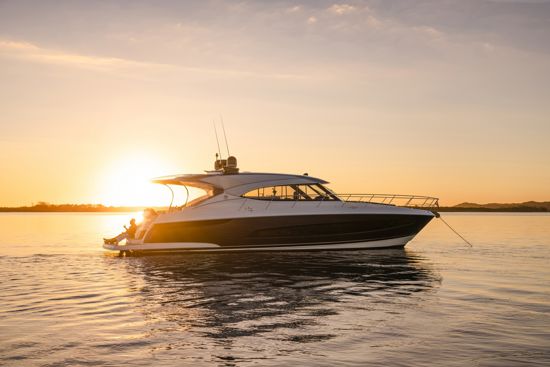 riviera-sport-yacht-5400-at-sunset