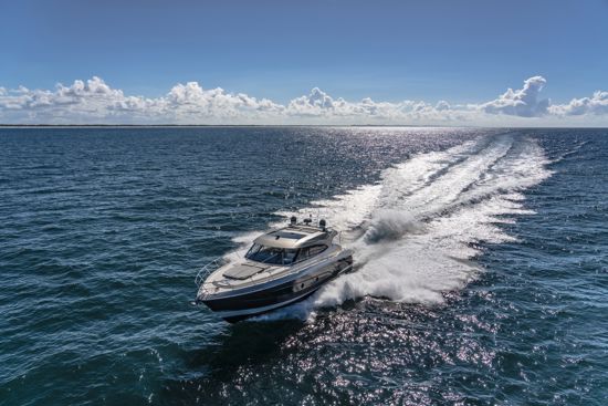 riviera-sport-yacht-5400-running