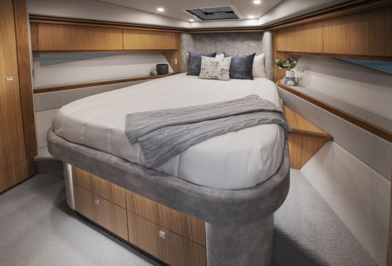 riviera-sport-yacht-5400-forward-VIP-stateroom