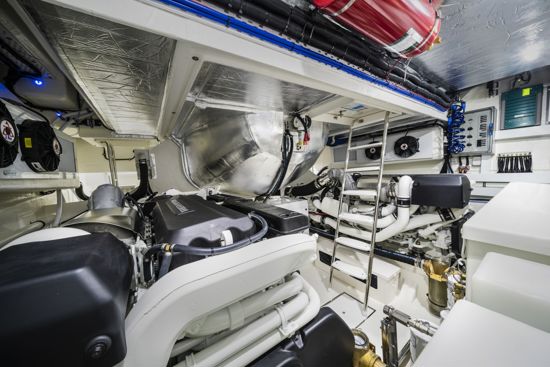 riviera-sport-yacht-5400-engine-room