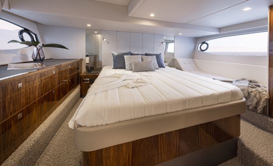 riviera-sport-yacht-4600-master-stateroom
