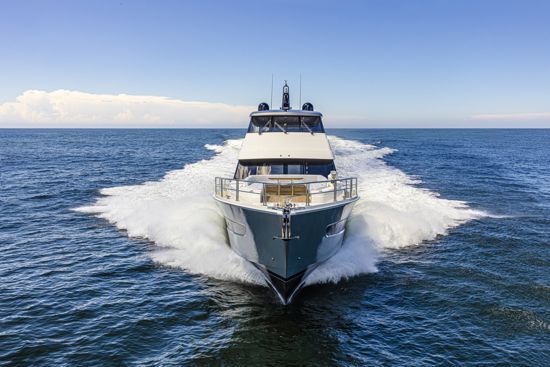 78-motor-yacht-running