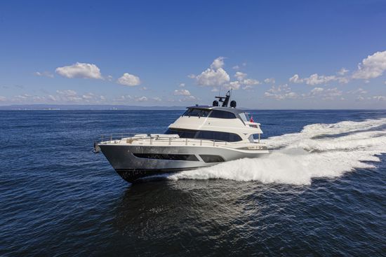 78-motor-yacht-cruising