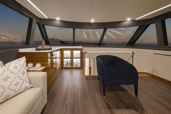 interior-of-the-78-motor-yacht-saloon