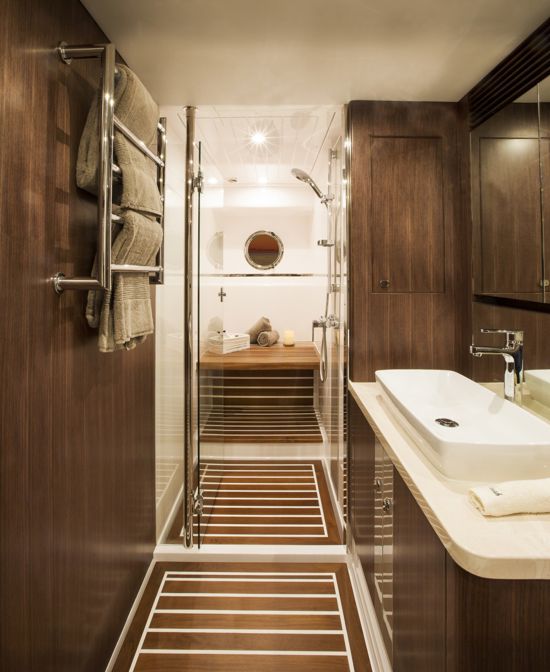 bathroom-in-the-grand-presidential-stateroom-on-board-belize-sedan-66