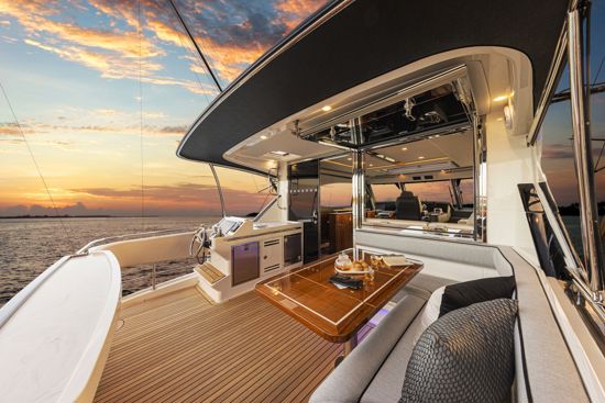 aft-deck-of-the-sports-motor-yacht-72-side-view