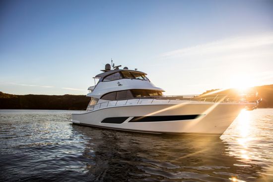 sports-motor-yacht-68-profile-view