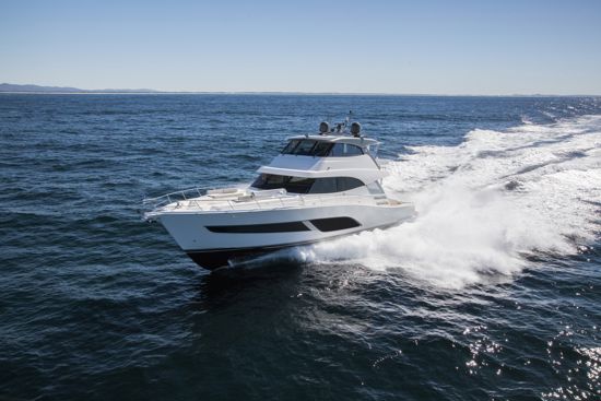 sports-motor-yacht-68-at-the-full-speed