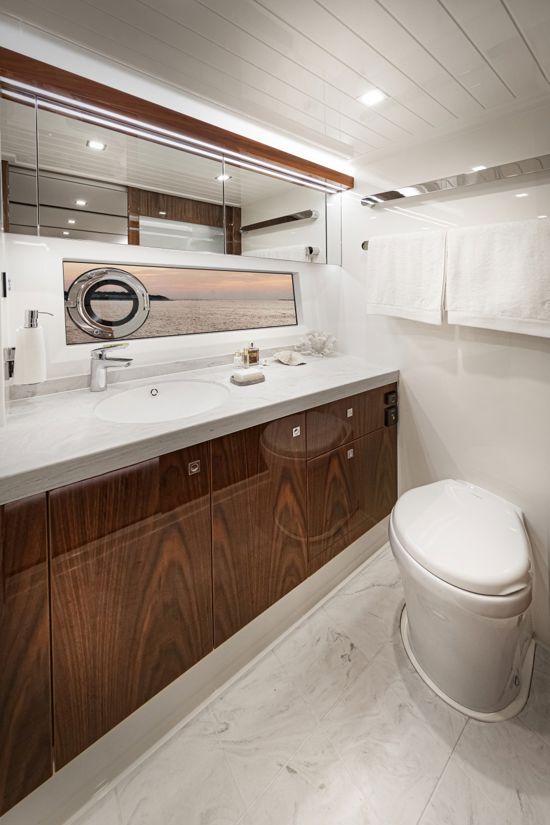 sports-motor-yacht-68-en-suite-bathroom-with-a-window-view