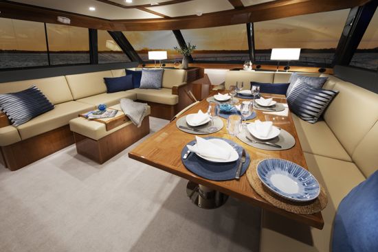 dining-and-socializing-area-in-the-saloon-of-the-sports-motor-yacht-68