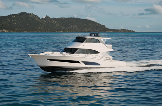 riviera-sports-motor-yacht-58-speeding-away