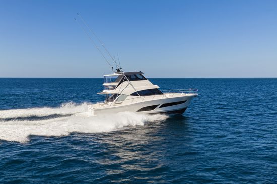 riviera-sports-motor-yacht-50-side-angle