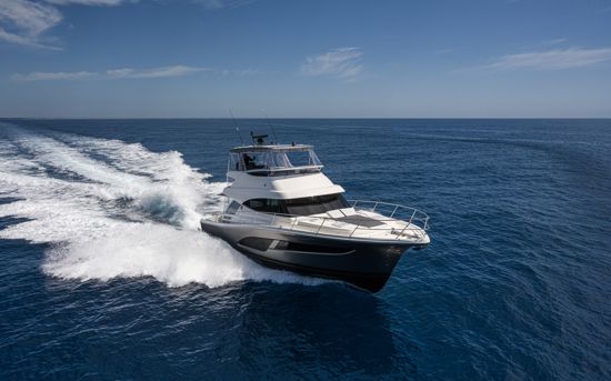 riviera-sports-motor-yacht-46-in-motion