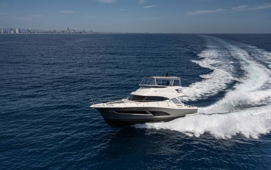 riviera-sports-motor-yacht-46-in-navigation