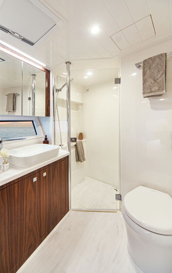 riviera-sports-motor-yacht-46-bathroom-within-owners-cabin