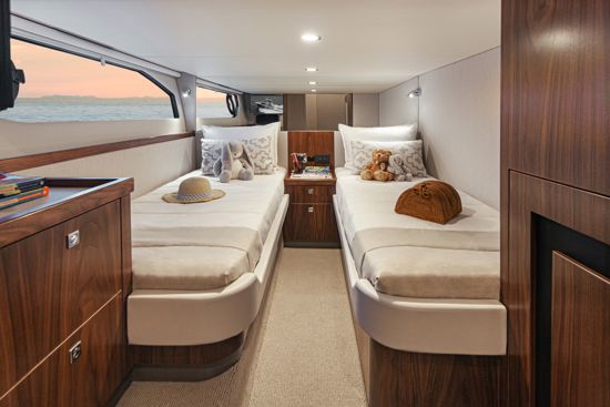 riviera-sports-motor-yacht-46-cabin-with-two-separate-beds