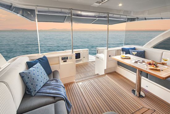 riviera-sports-motor-yacht-46-aft-deck-socializing-area