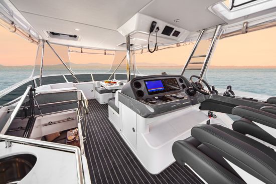 riviera-sports-motor-yacht-46-view-from-the-flybridge-helm