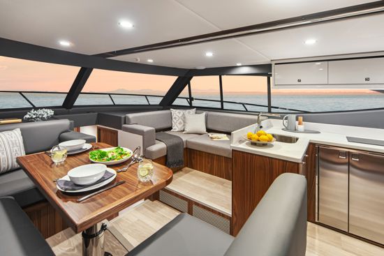 riviera-sports-motor-yacht-46-saloon-and-dining-area