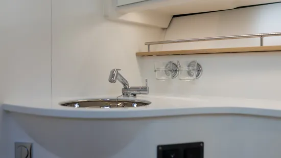 nimbus-405c-cabins-6