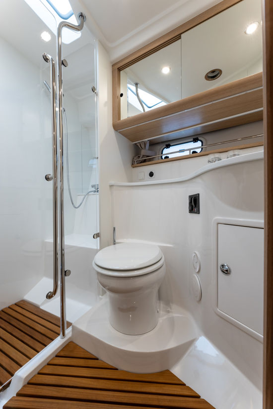 nimbus-405c-cabins-9