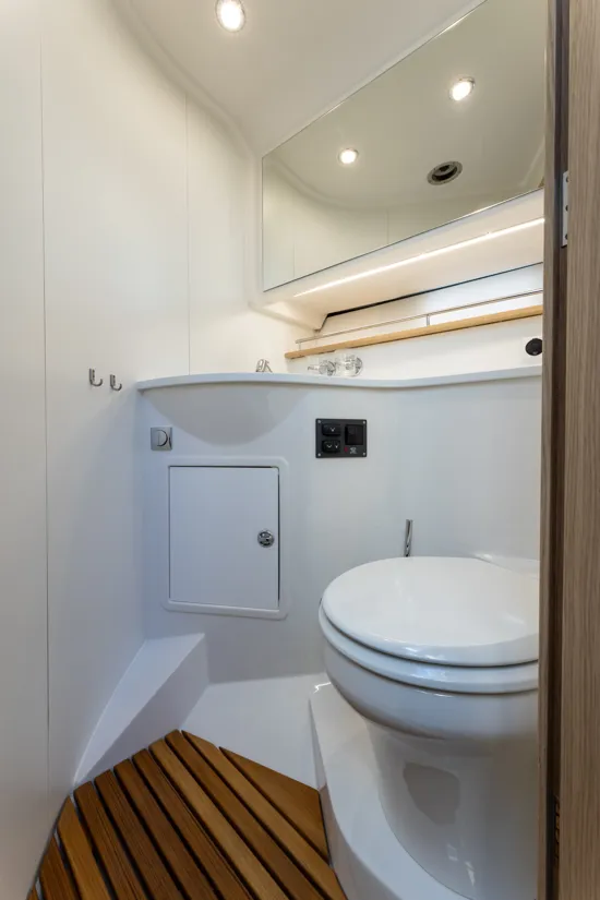 nimbus-405c-cabins-10